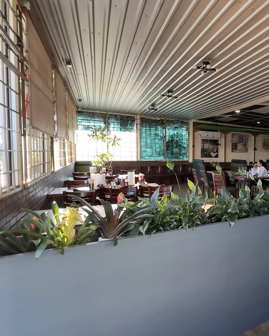 Khu vực ăn tại quán, ảnh thật